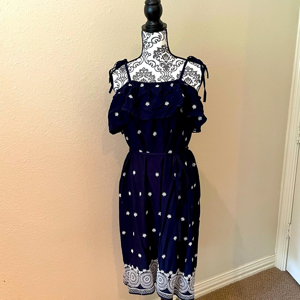 A: Glow Maternity Summer Dress. Sz M